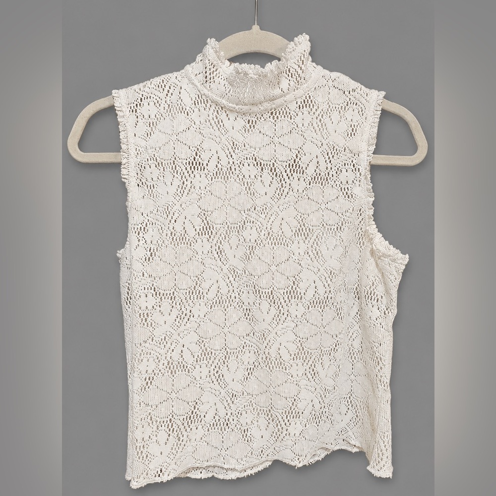 Umgee Sleeveless Lace Mock Neck Top in Cream